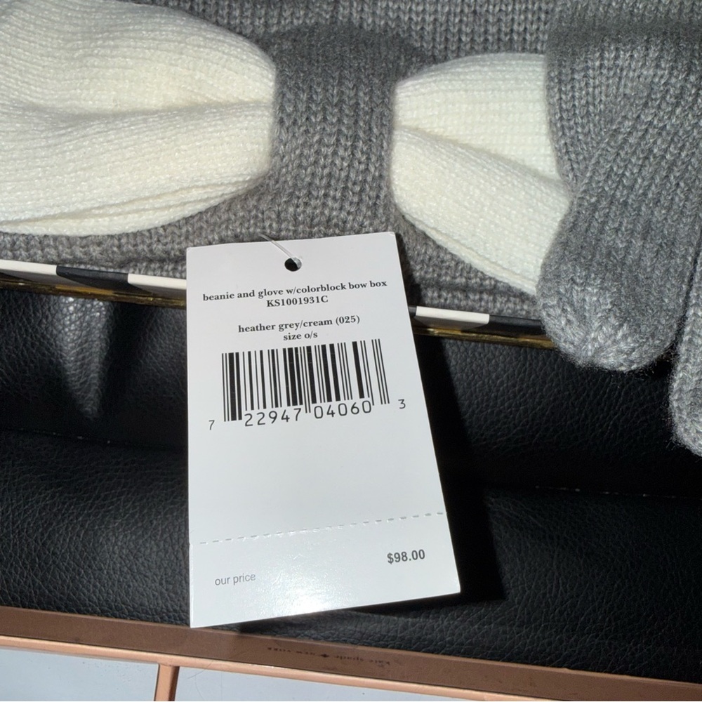 Kate Spade Gray and Cream Winter Hat & Tech Glove Set with Stick Notepad Set - Picture 4 of 8